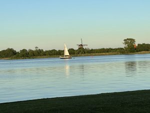 Mehr über den Artikel erfahren Abendstimmung mit Franky auf der Bank